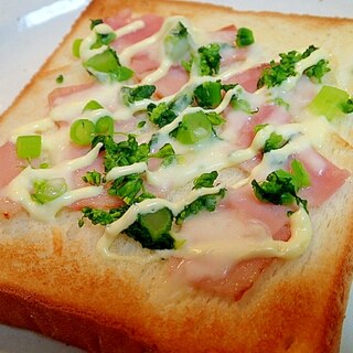 レモン香る♡　ベーコンと菜の花とチーズのトースト♬